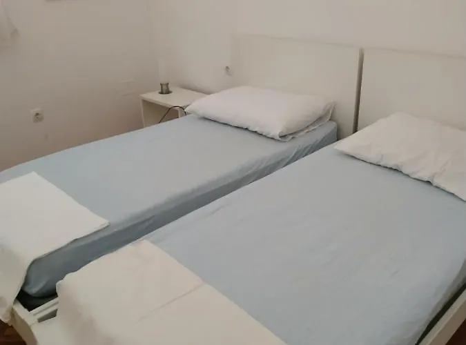 ゲストハウス Lena *