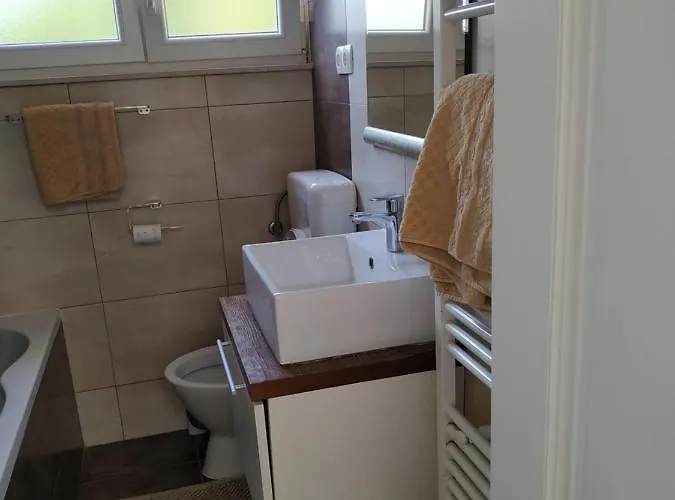 Lena ゲストハウス *